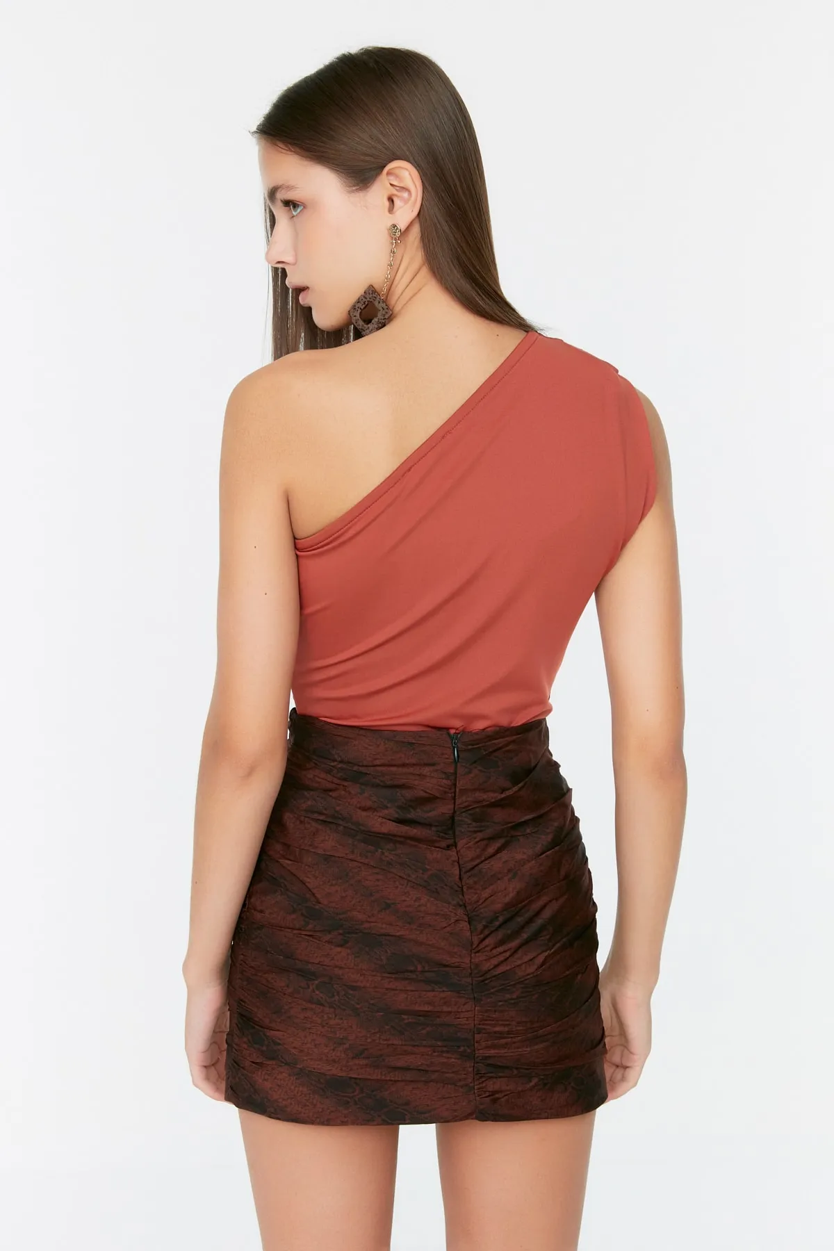Trendyol Collection  Zimtfarbener, asymmetrischer Kragen, flexibler Strickbody mit Druckknöpfen von unten TWOSS22BD00014
