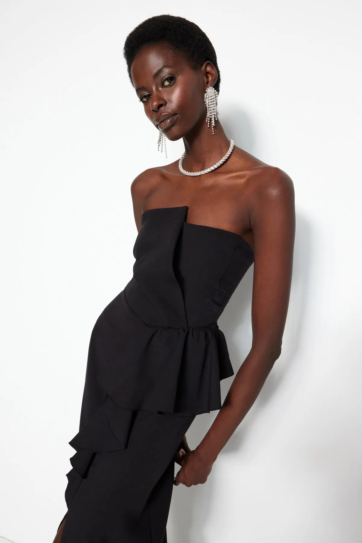 Trendyol Collection  Schwarzes gewebtes langes Abendkleid TPRSS23AE00005