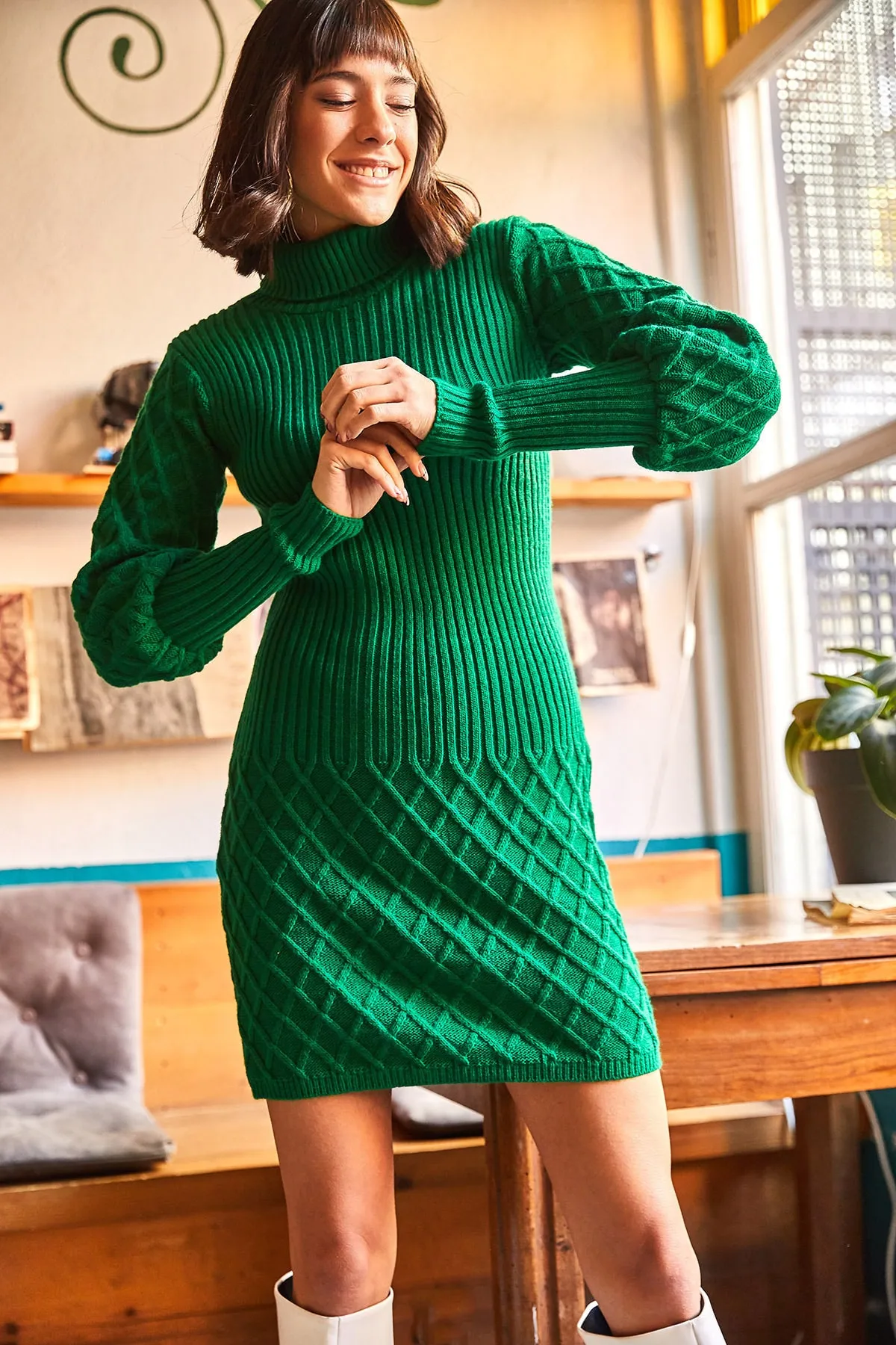 Olalook  Strukturiertes Strickkleid für Damen in Grasgrün mit Ärmeln und Rock ELB-19001302