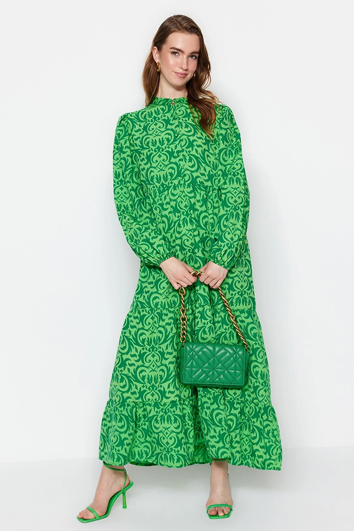 Trendyol Modest  Grünes, gemustertes Kleid aus gewebter Baumwolle mit halber Knopfleiste und weiter Passform TCTSS23EB00222