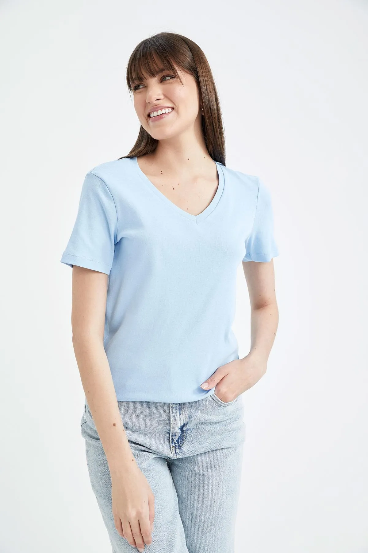 DeFacto  Slim Fit T-Shirt mit V-Ausschnitt und kurzen Ärmeln, 100 % Baumwolle, I1080az23sm
