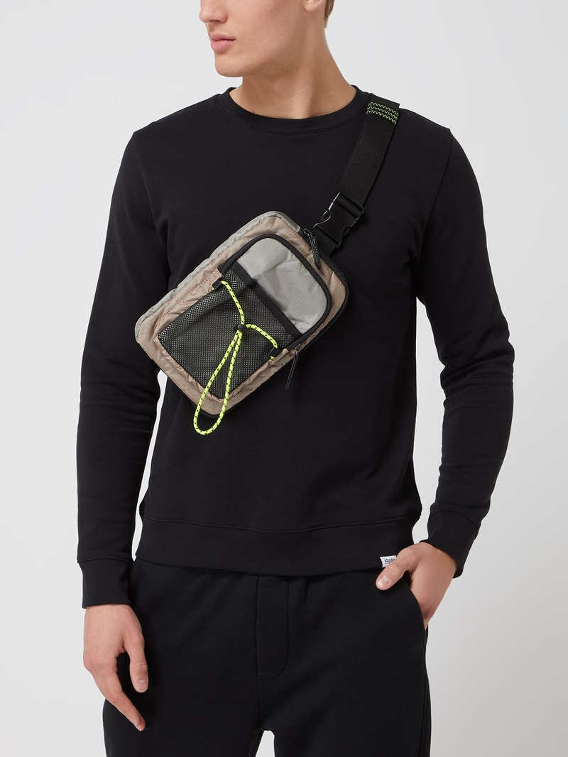 Umhängetasche mit Reißverschlussfächern in beige