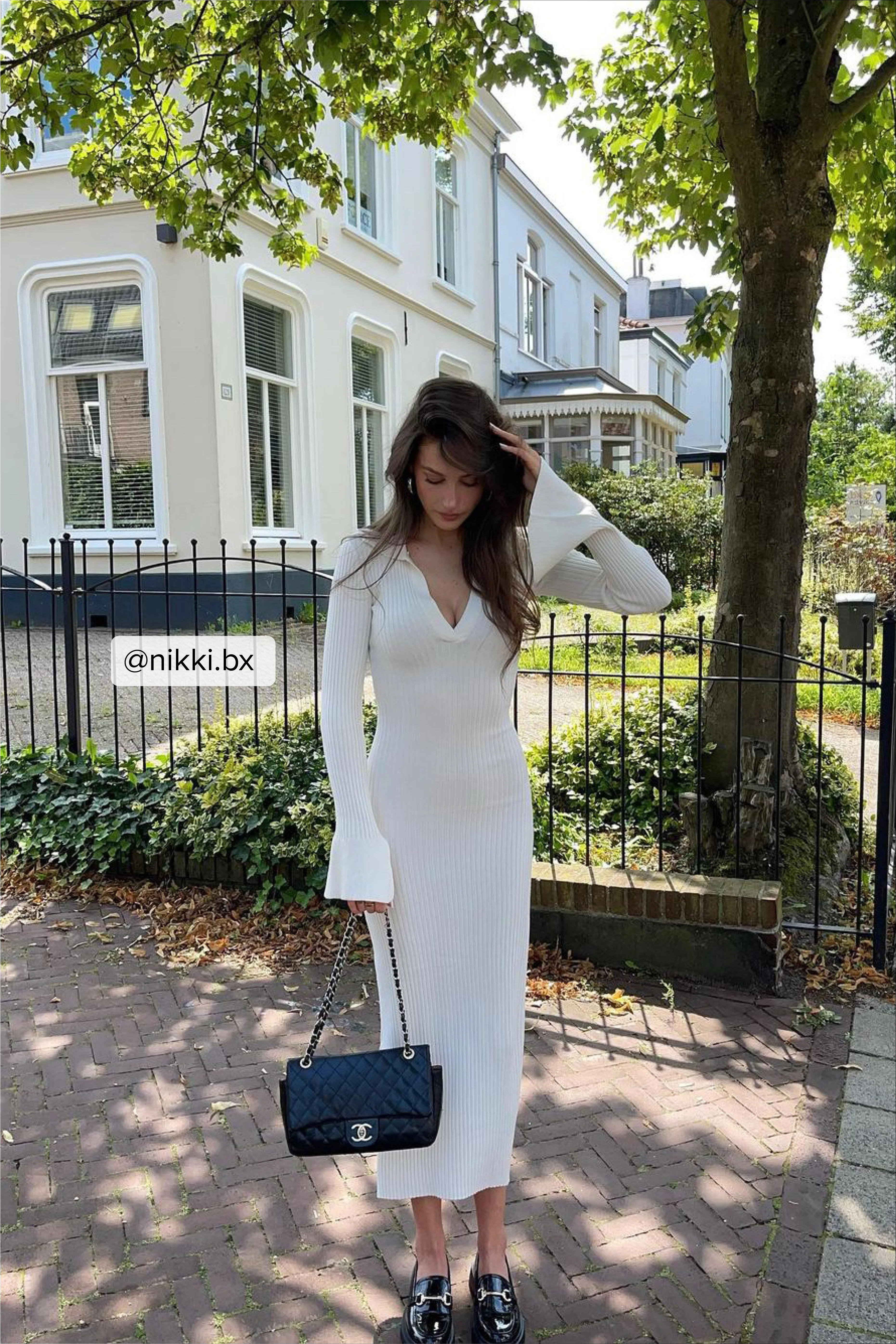 Rippenstrick-Kleid mit Trompetenärmeln