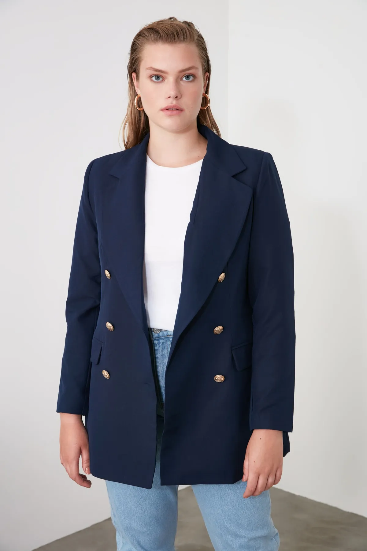 Trendyol Collection  Marineblauer, übergroßer, gefütterter, zweireihiger Blazer aus Webstoff mit Verschluss TWOSS20CE0024