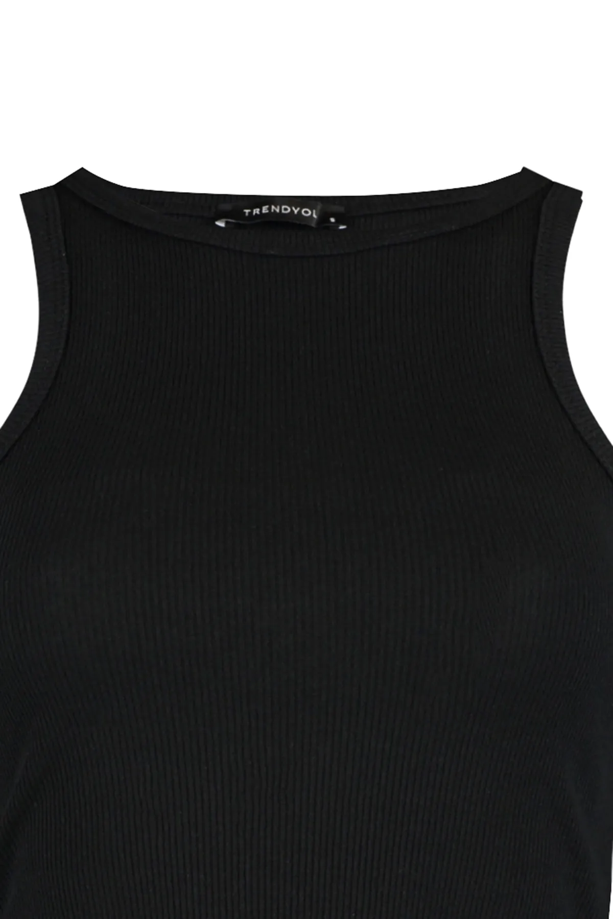 Trendyol Collection  Schwarzes figurbetontes, superkurzes, geripptes, flexibles Strick-Tanktop mit Neckholder-Kragen TWOSS21AL0050
