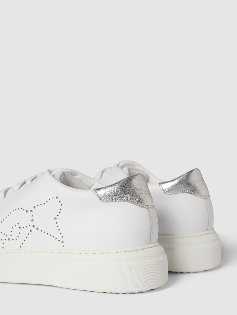 Sneaker mit Label-Detail in weiß