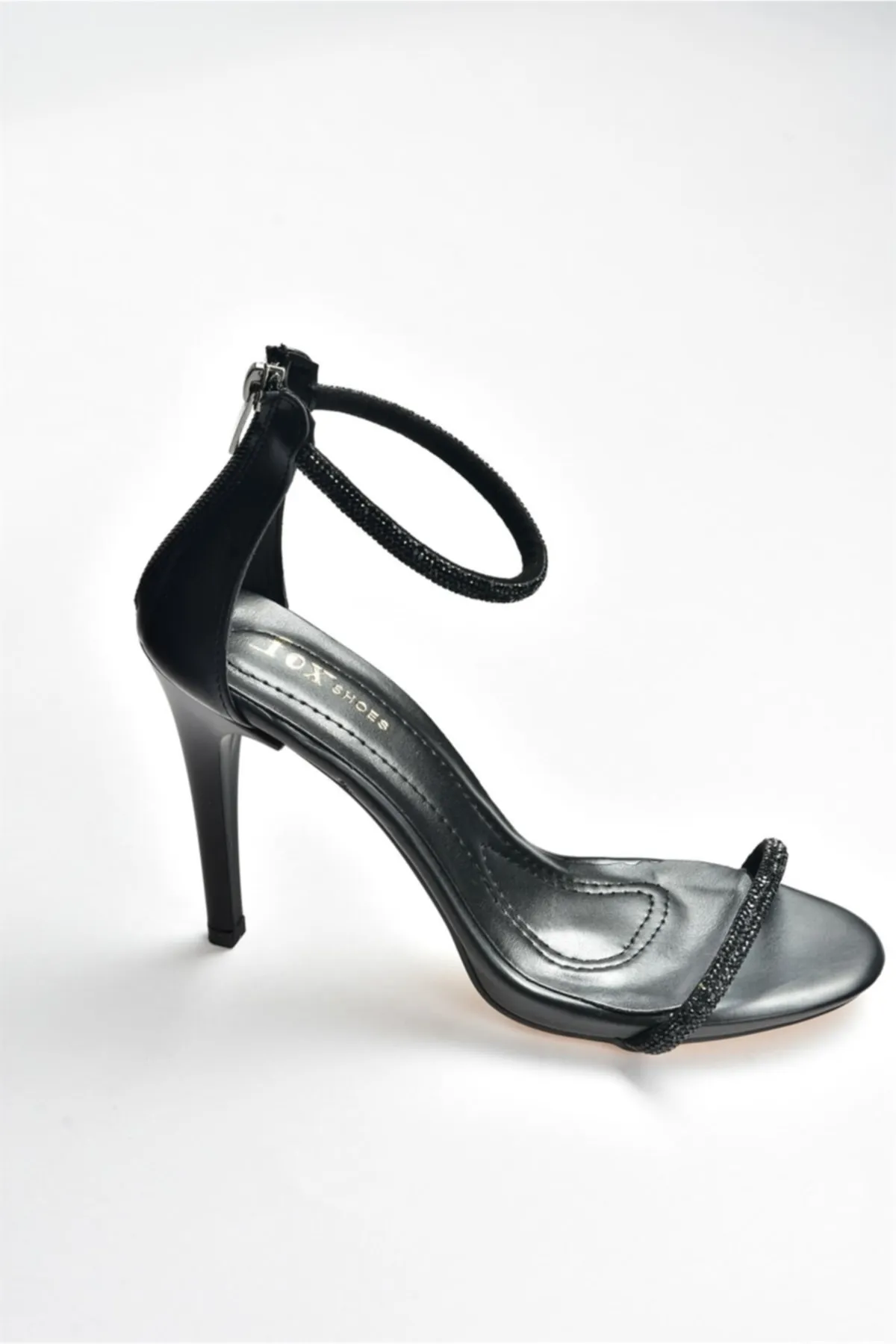 Fox Shoes  Schwarz/schwarze Single-Band-Stein-Abendschuhe für Damen M251800009