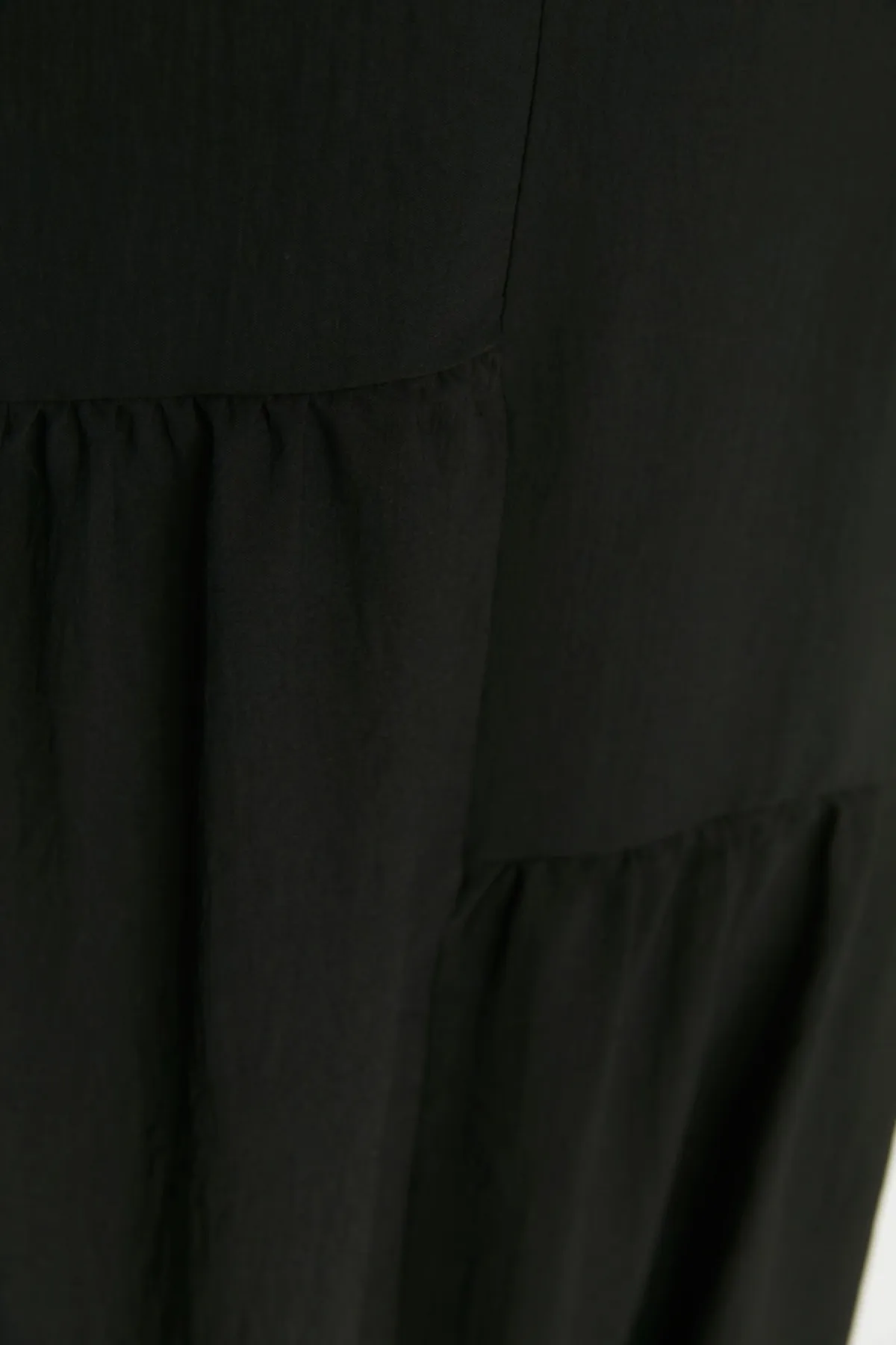 Trendyol Curve  Schwarzes gewebtes Volantkleid TBBSS22EL1595