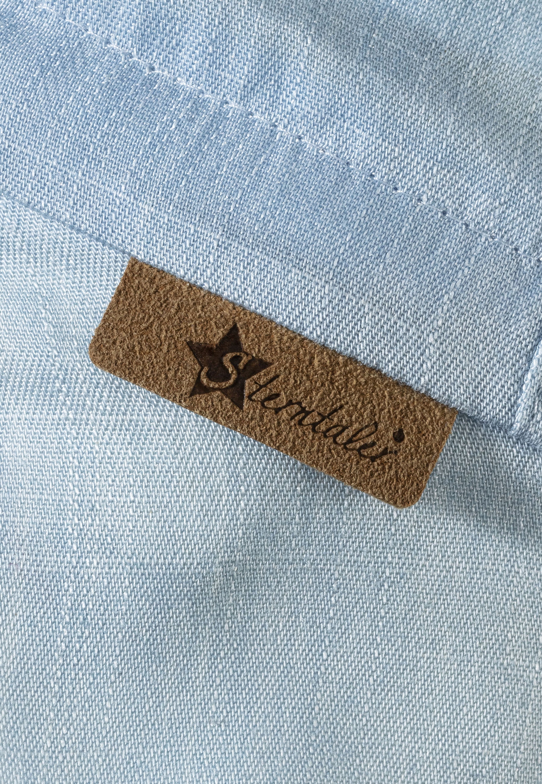 Schirmmütze mit Nackenschutz aus leichtem Jeansstoff
