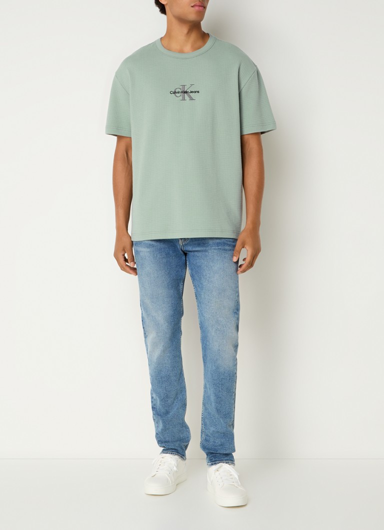 Koszulka Calvin Klein City Grid z fakturą i haftowanym logo.