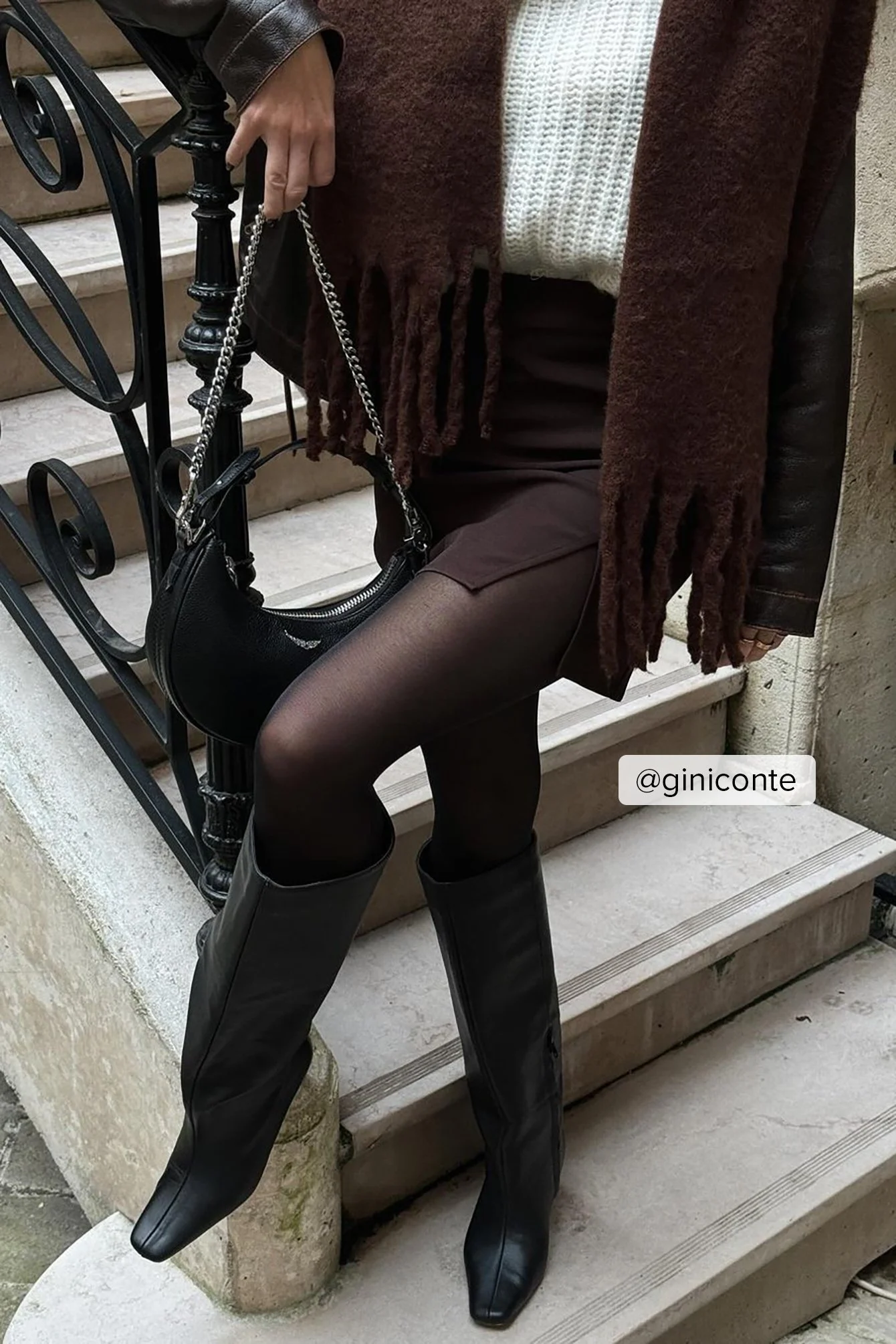 Stiletto-Lederstiefel mit weitem Schaft