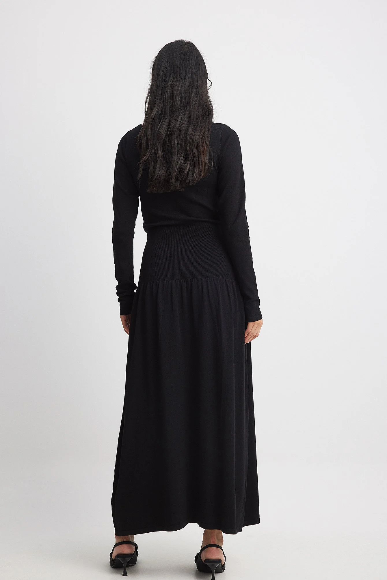 Strick-Maxikleid mit Taillendetail