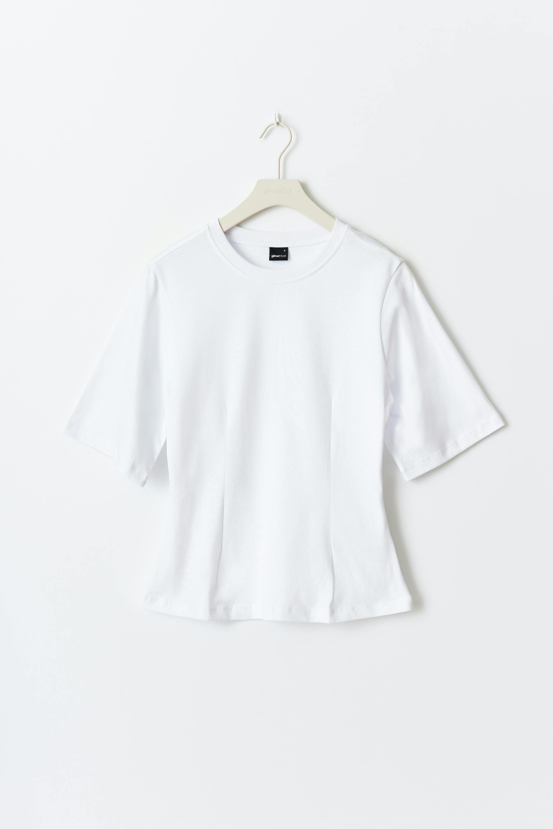 Fitted tee