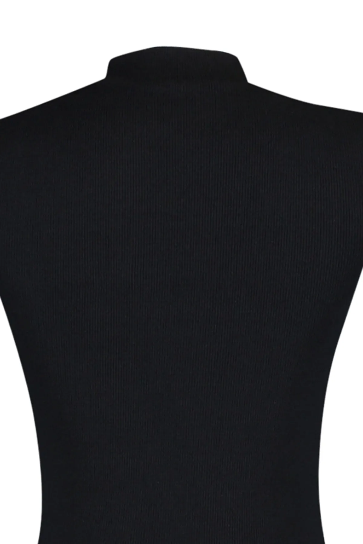 Trendyol Collection  Schwarzes, figurbetontes Mini-Bleistiftkleid aus flexiblem Strick und geripptem Rundhalsausschnitt TWOSS22EL2819