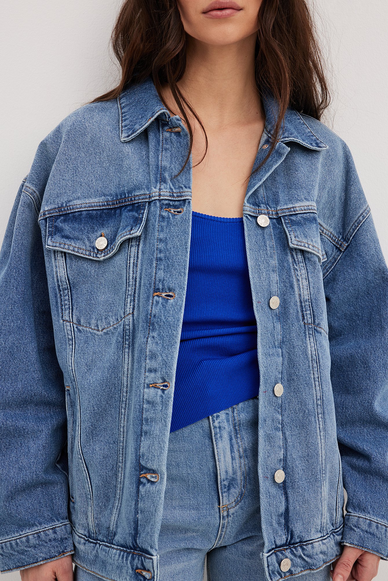 Klassische Oversize-Denimjacke
