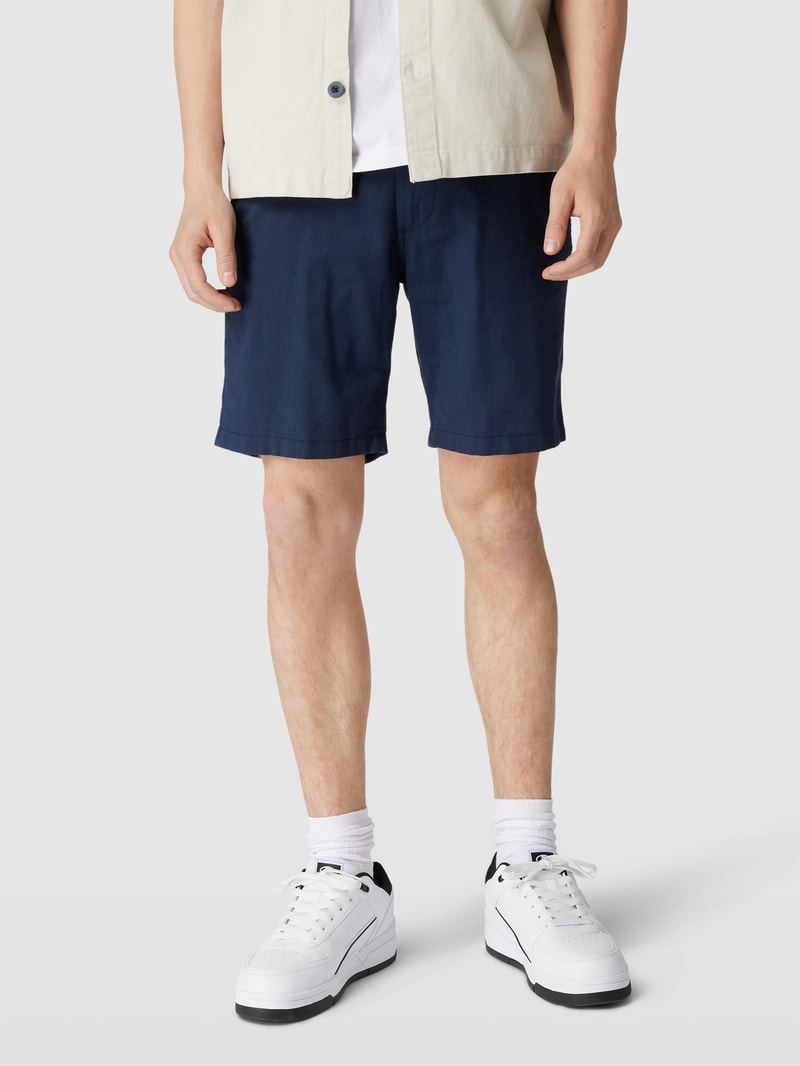 Bermudas mit Stoffgürtel in marineblau