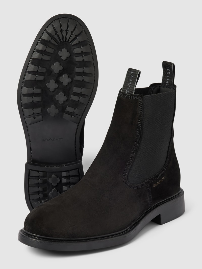 Chelsea Boots mit elastischen Einsätzen Modell 'Millbro' in schwarz
