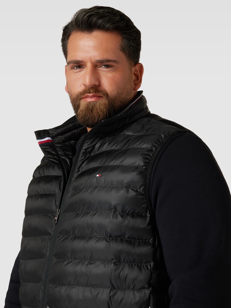 PLUS SIZE Steppweste mit Label-Detail in schwarz