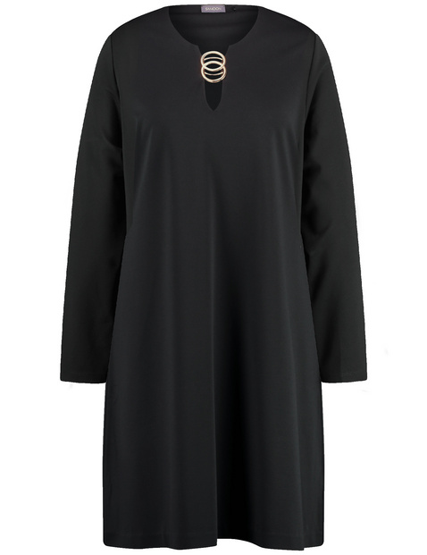Stilvolles Kleid mit Schmuckdetail
