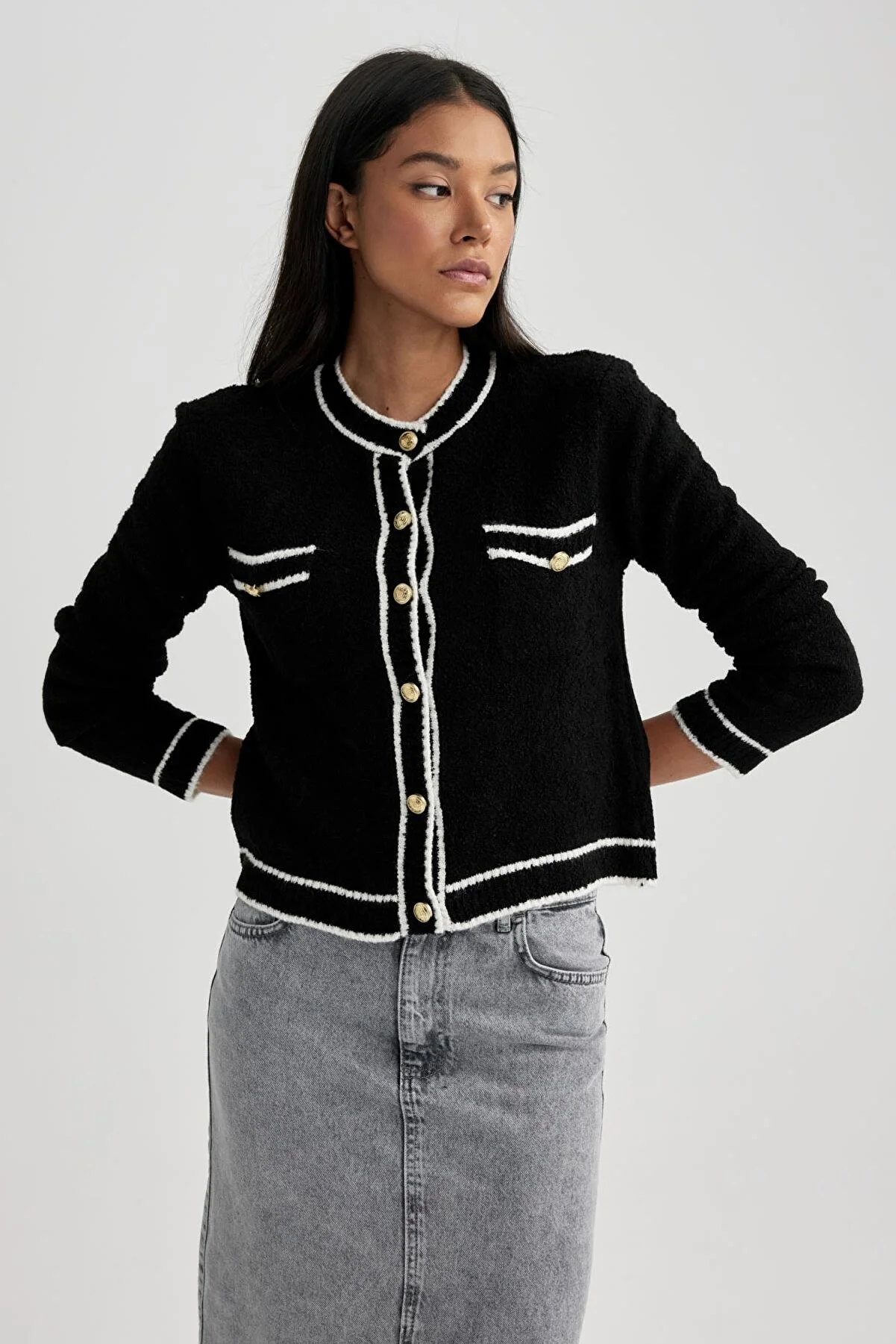 DeFacto  Strickjacke mit normaler Passform und Rundhalsausschnitt