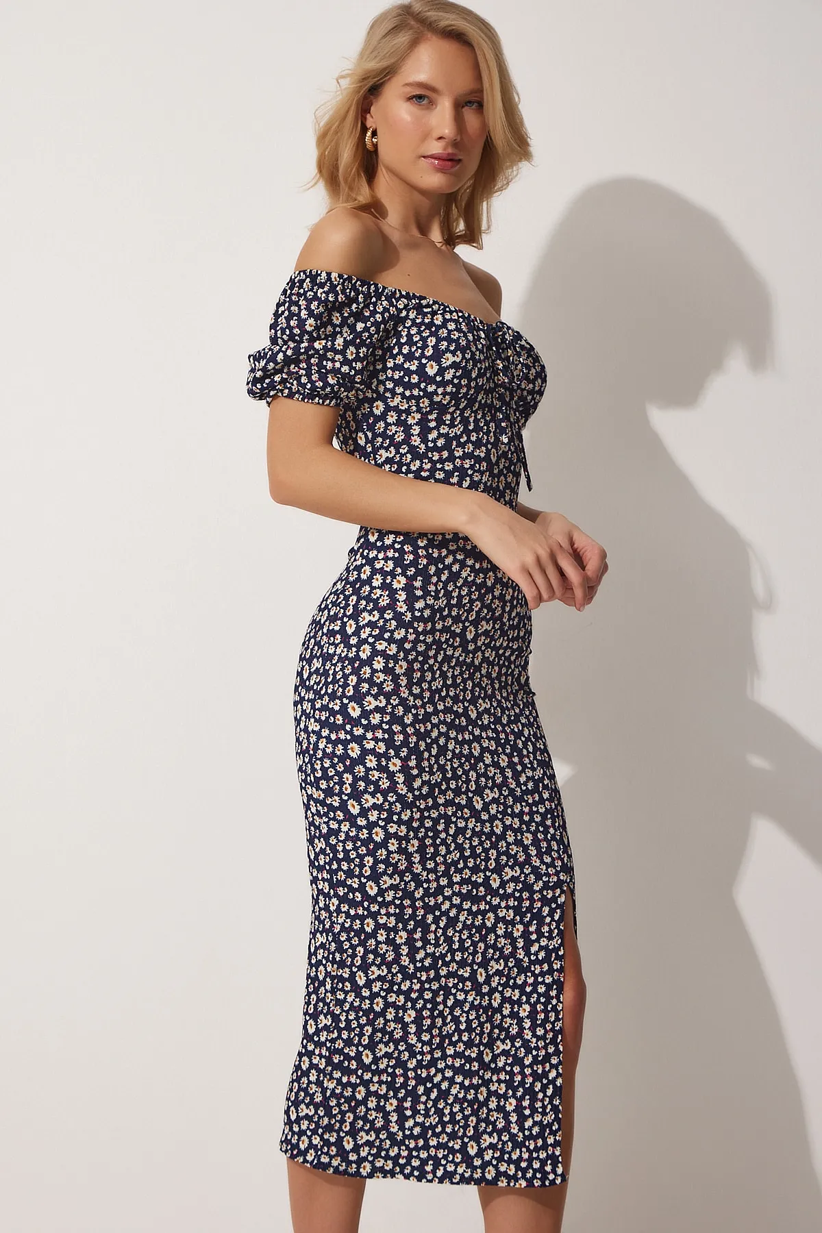 Happiness İstanbul  Dunkelblaues Damen-Sommerstrickkleid mit Carmenkragen und Schlitz FF00113
