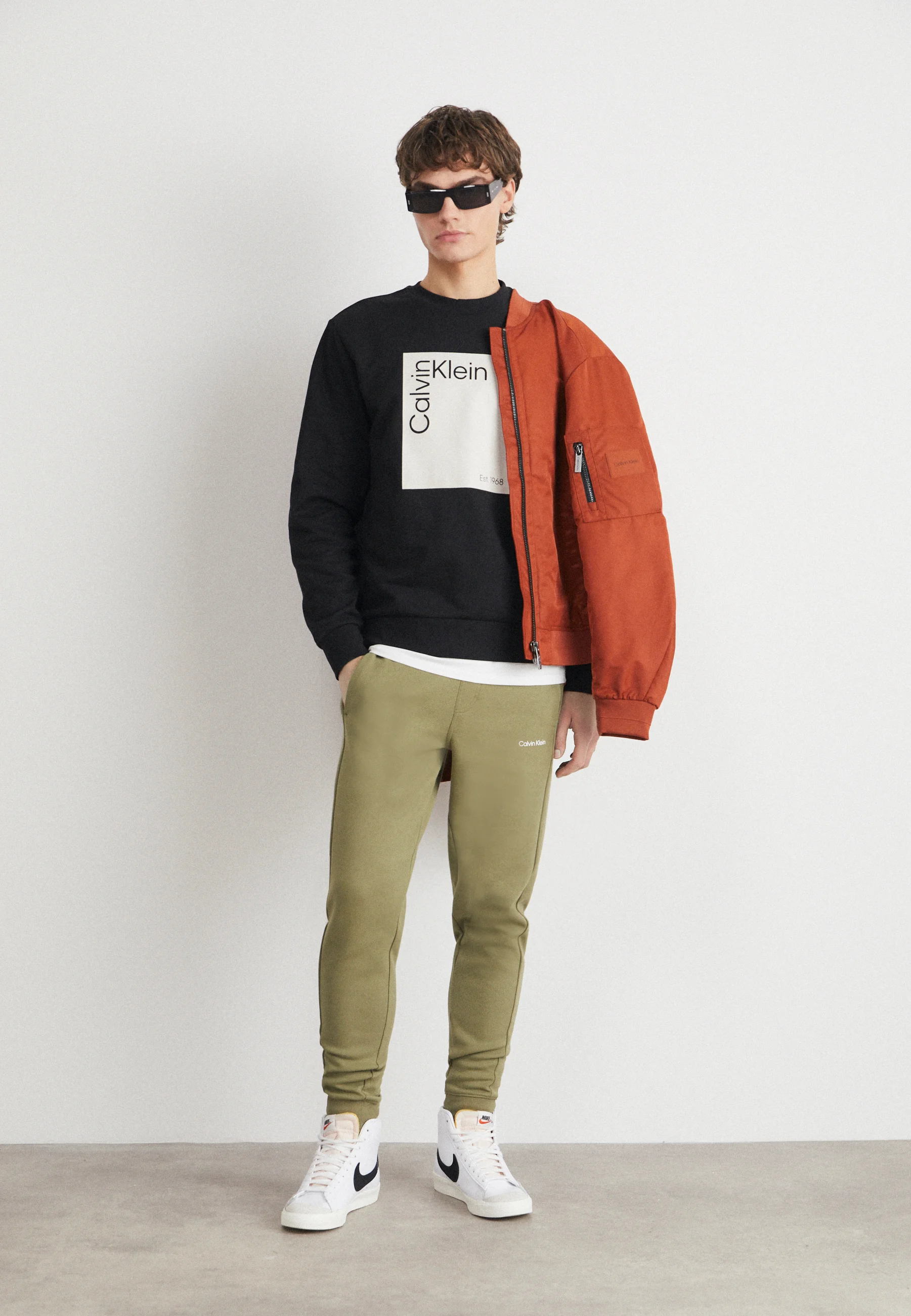 Sudadera Calvin Klein con logotipo cuadrado