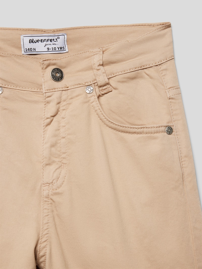 Stoffhose mit aufgesetzten Taschen in beige
