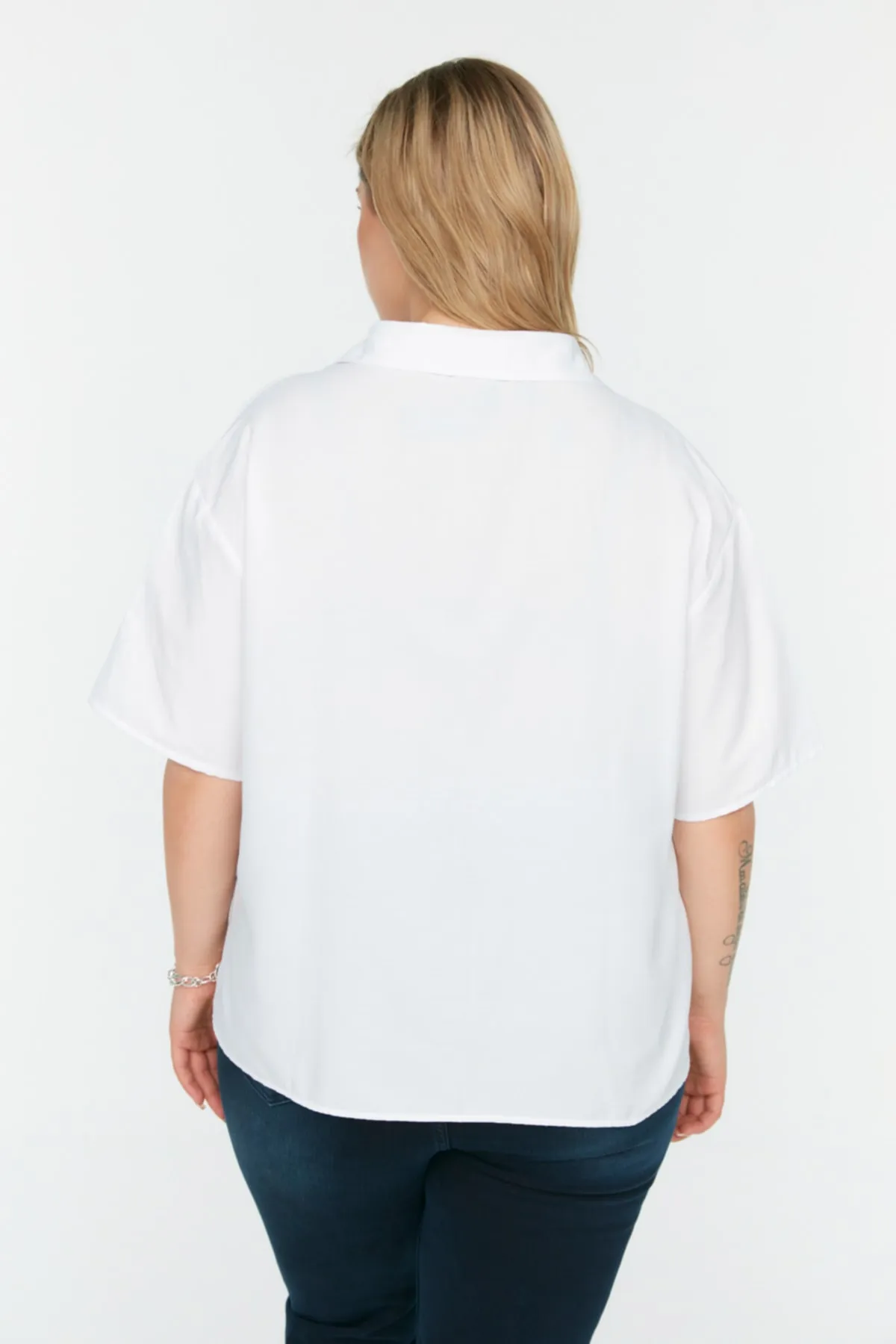 Trendyol Curve  Weißes Hemd mit Taschendetail
