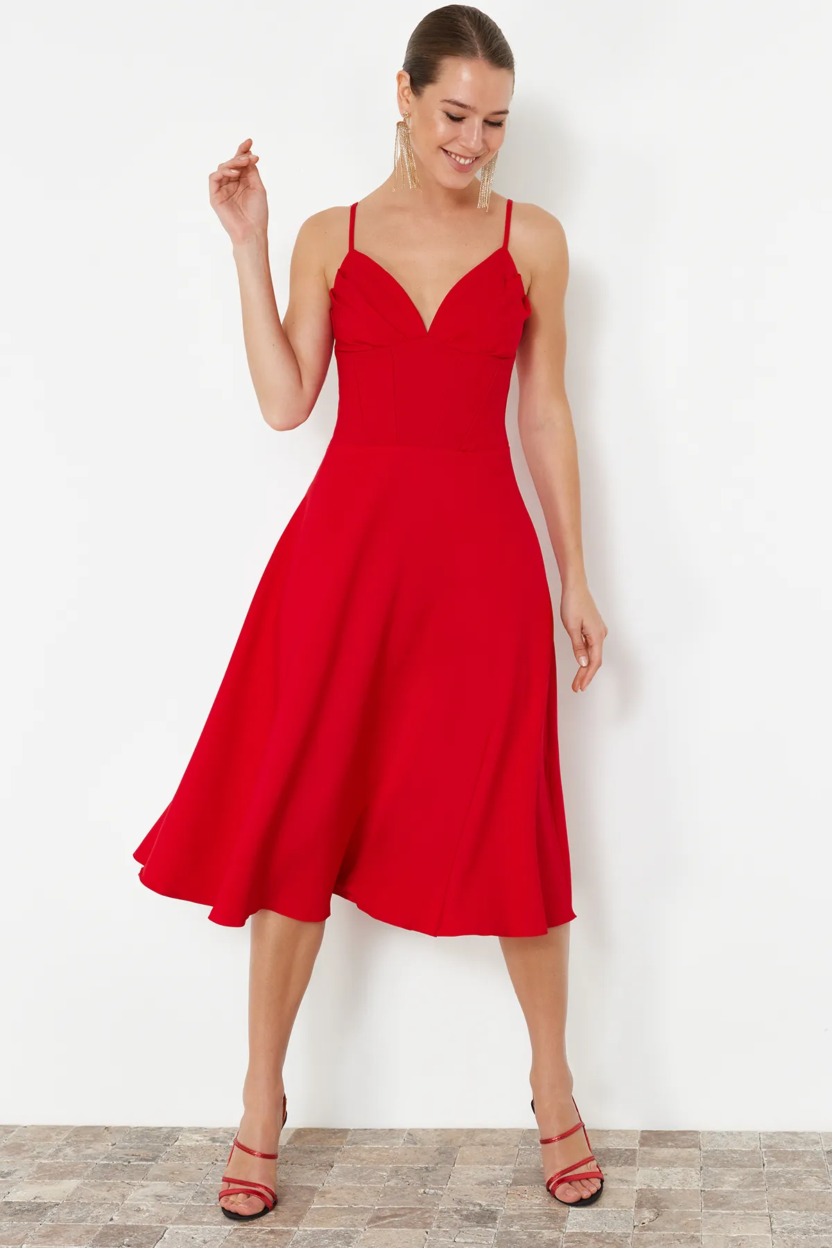 Trendyol Collection  Rotes gewebtes Kleid mit Taillenöffnung/Skater-Muster TPRSS24EL00185