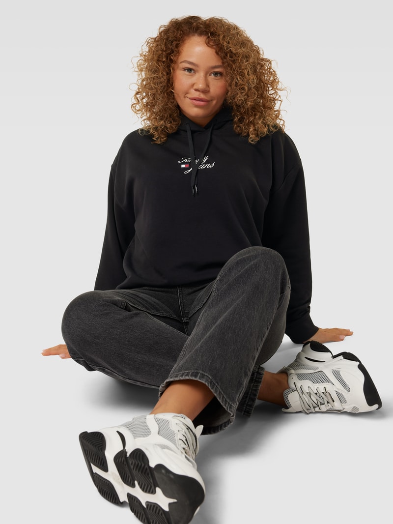 PLUS SIZE Hoodie mit Label-Stitching Modell 'ESSENTIAL' in schwarz