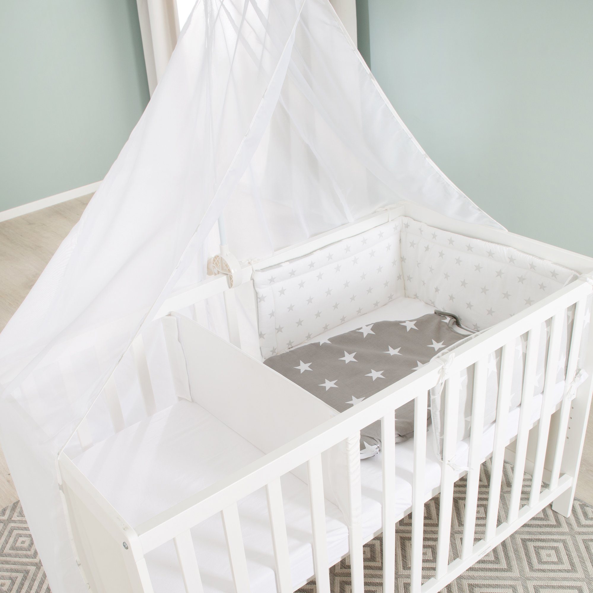 roba® Babybett Multifunktionsbett mit Beistellfunktion, 7-tlg., Lattenrost, Matratze, Nestchen, Bettverkleinerer, Himmel, Himmelstange