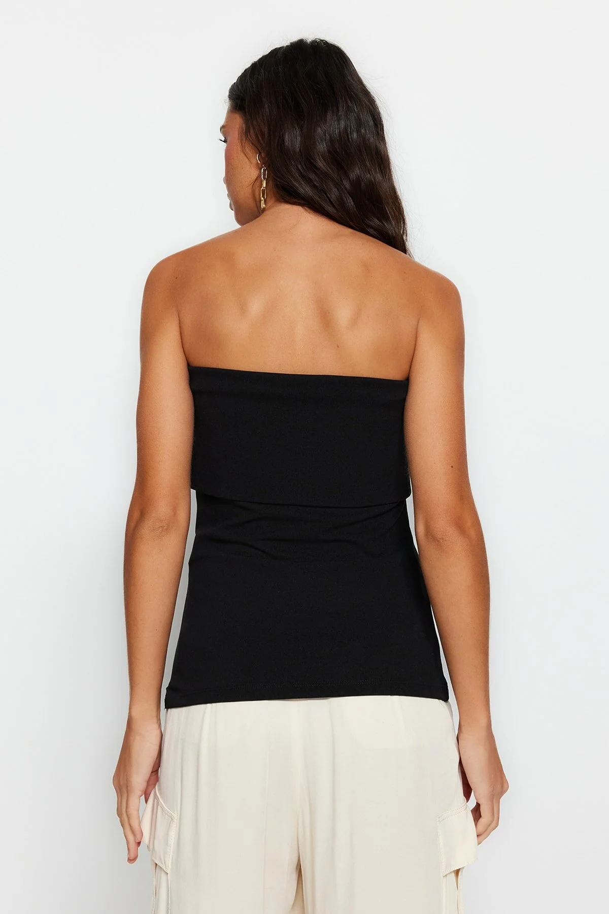 Trendyol Collection  Schwarze Krepp-Strickbluse mit trägerlosem Kragen und seitlichem Reißverschluss TWOSS23BZ00928