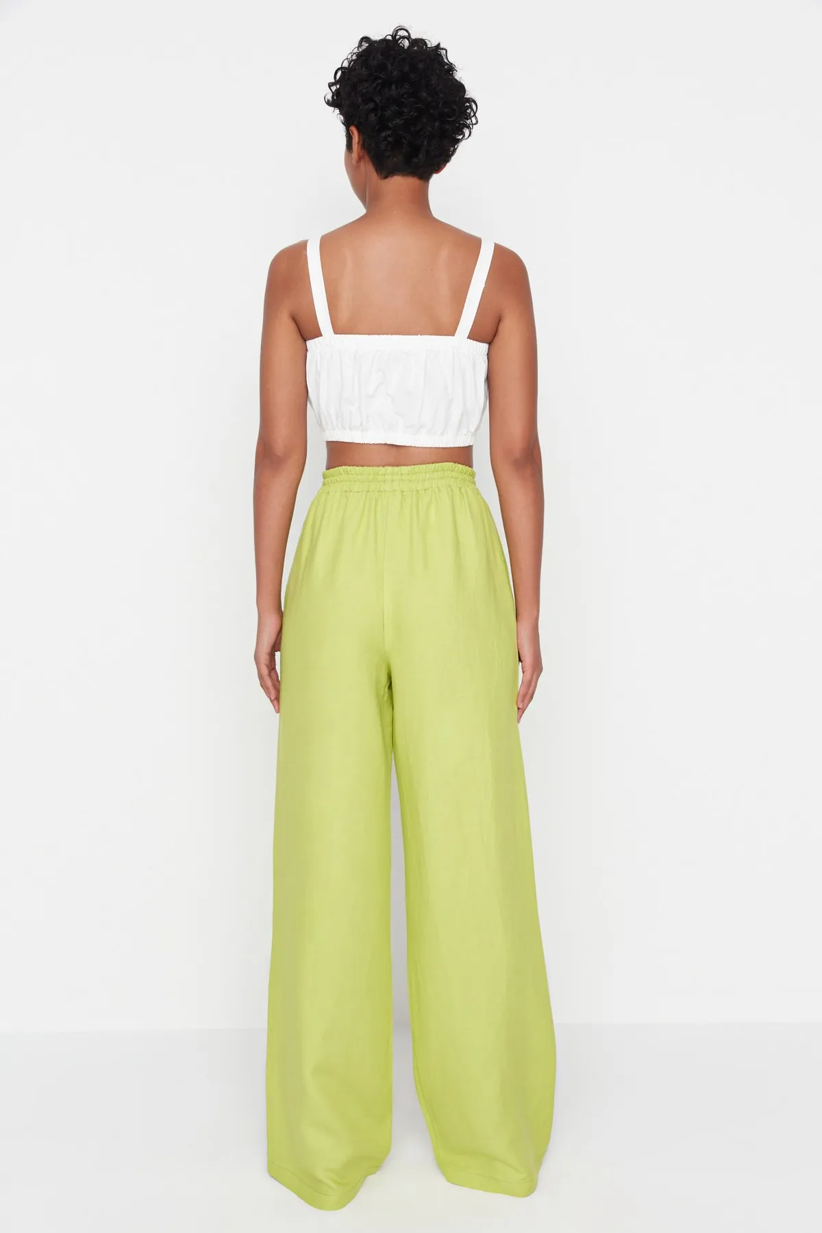 Trendyol Collection  Grüne Webhose mit weitem Bein und weitem Bein TWOSS22PL00065