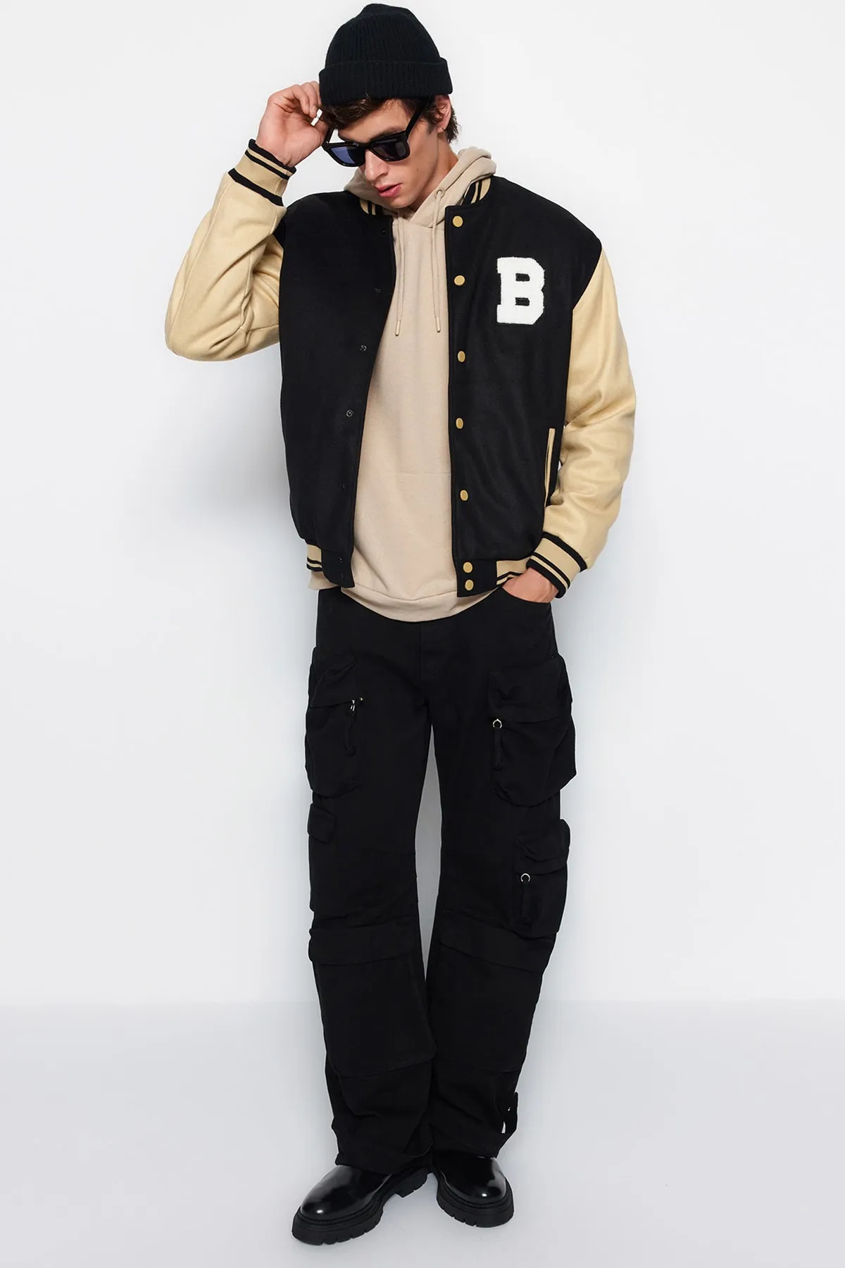 Trendyol Collection  Schwarzer Unisex-College-Mantel mit Bomberkragen und normaler Passform TMNAW24MO00017