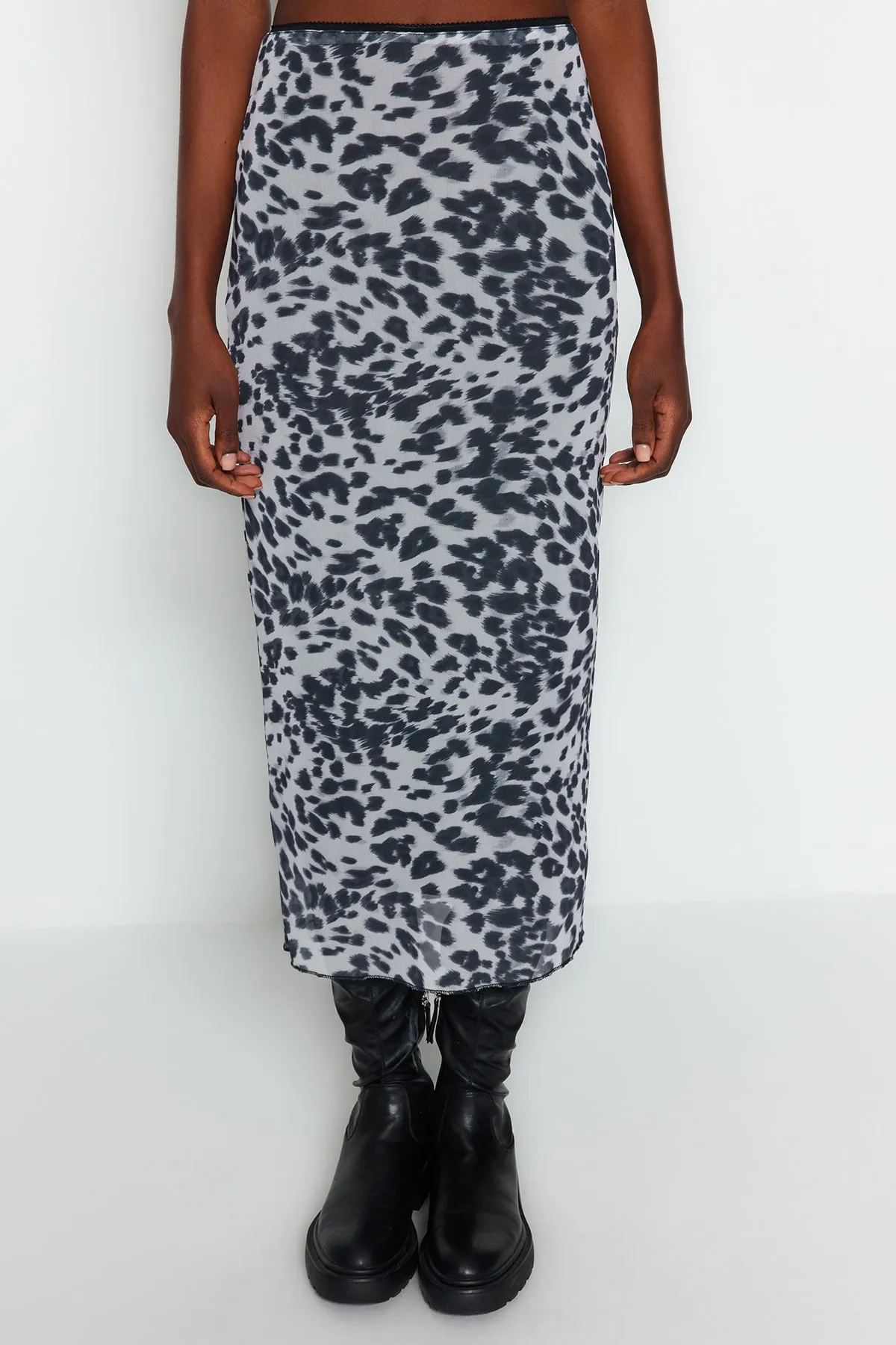 Trendyol Collection  Schwarzer Maxi-Strickrock aus dehnbarem, bedrucktem Tüll mit Taillendetail TWOAW24ET00124