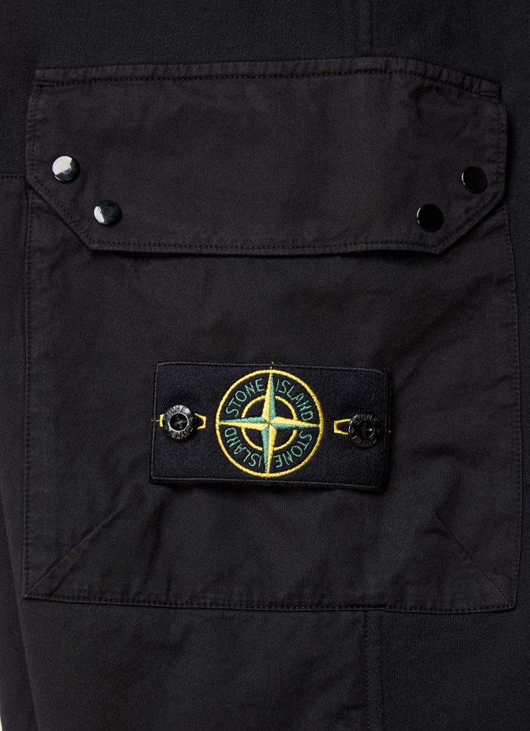 Pantaloni de trening Stone Island 64020 Tapered cu buzunar cu valvă și logo