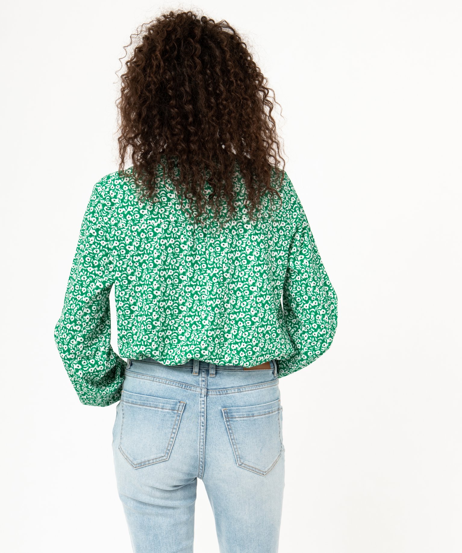 Tee-shirt à manches longues et col V à motifs fleuris femme vert | GEMO