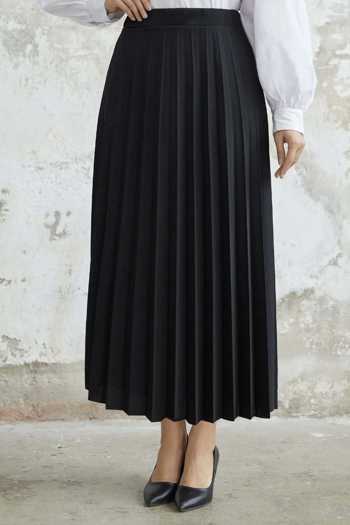 InStyle  Luisa Taillen-elastischer Faltenrock – Schwarz