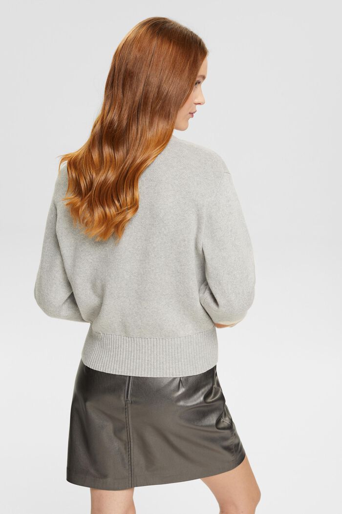 Floraler Pullover mit Puffärmeln