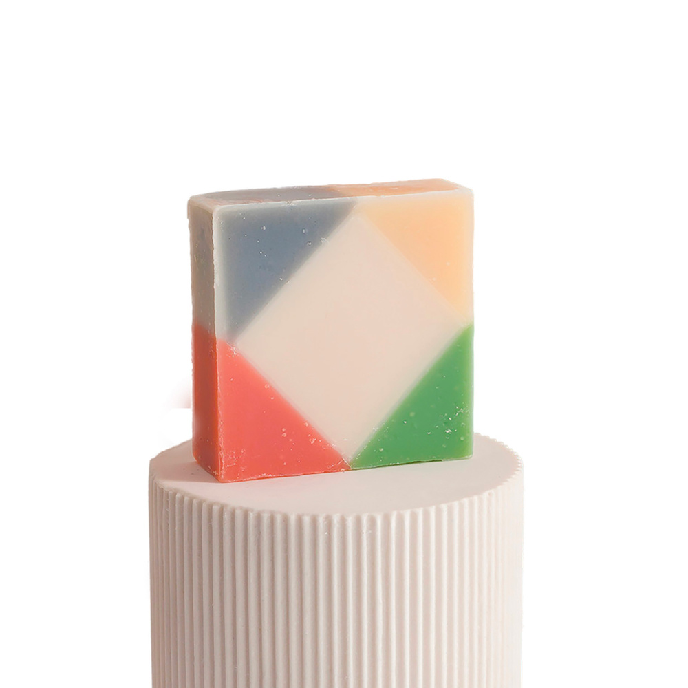 ciment ARLEQUIN 2 Savon surgras corps motif Arlequin 2 - Fragrance Rose Fraiche Savon solide 100g