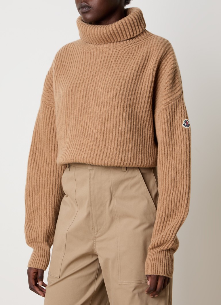 Maglione a collo alto a coste Moncler in lana vergine con logo