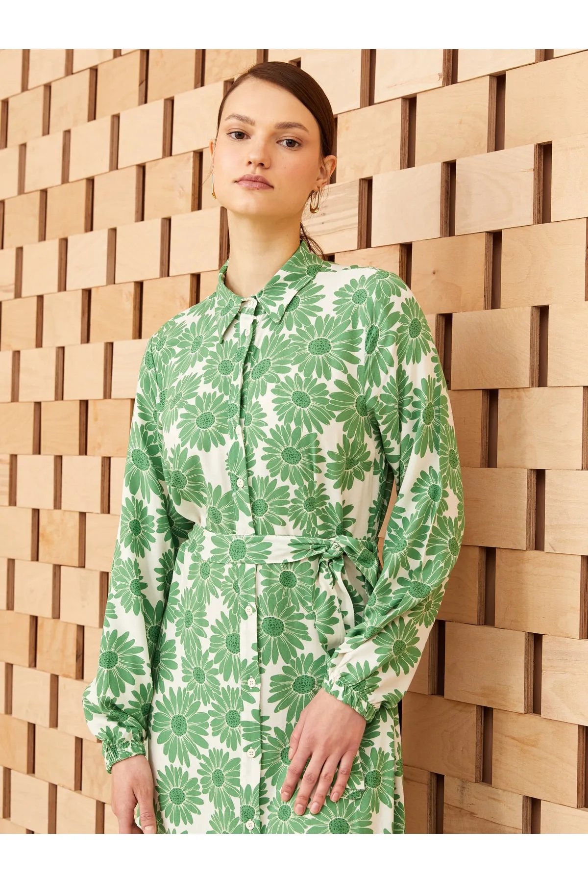 LC Waikiki  Gemustertes Langarm-Damenkleid mit Hemdkragen