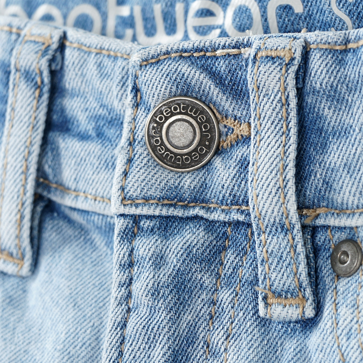 Jungen Straight-Jeans mit Destroyed-Effekten