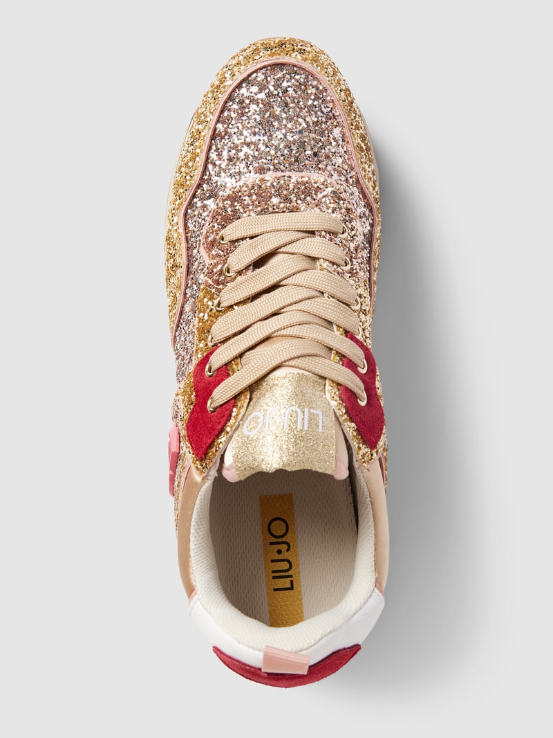 Sneaker mit Zierbesatz in gold