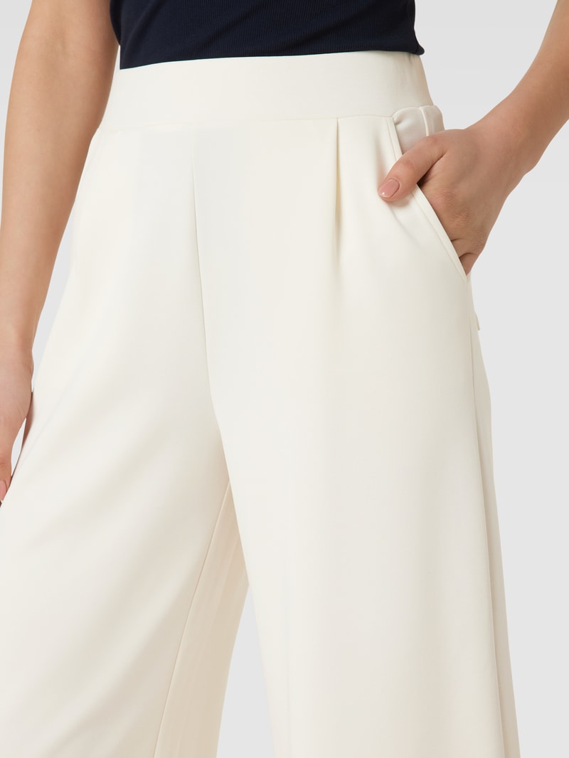 Stoffhose in verkürzter Passform in offwhite