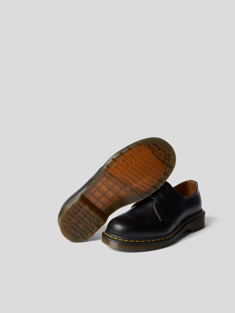 Halbschuhe aus Leder in schwarz