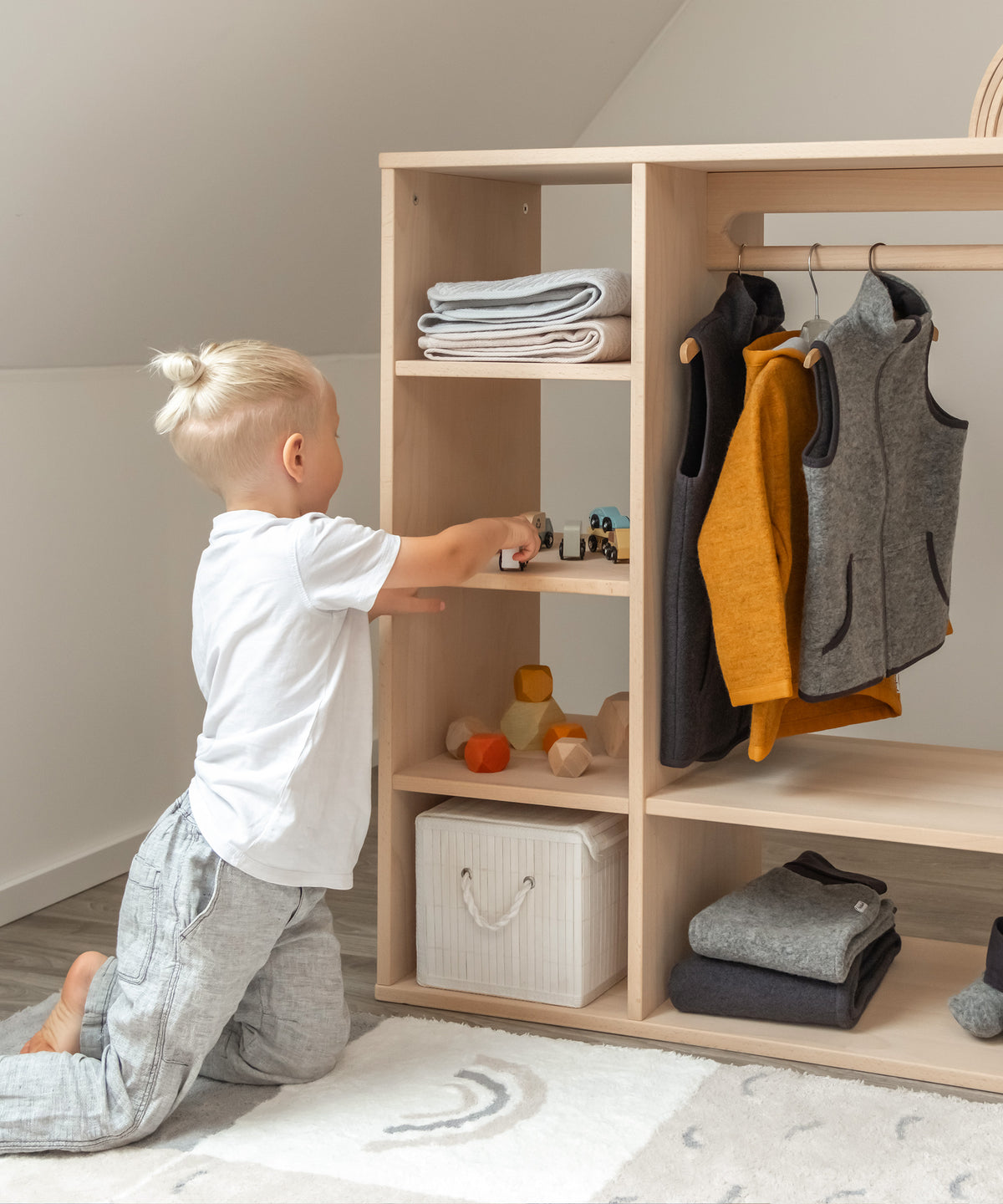 Montessori Kleiderschrank Buche