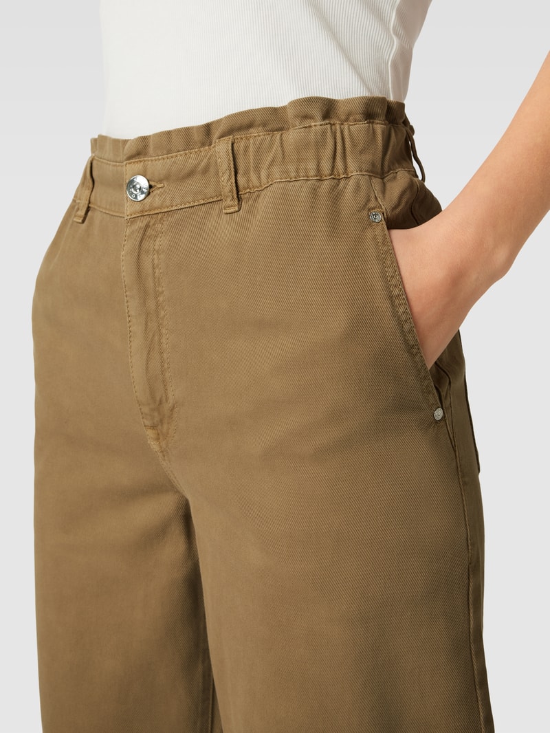 Jeans mit Eingrifftaschen in khaki