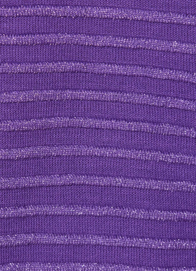 Tricou Xandres Gabon confecționat din material tricotat subțire cu structură striată și lurex.