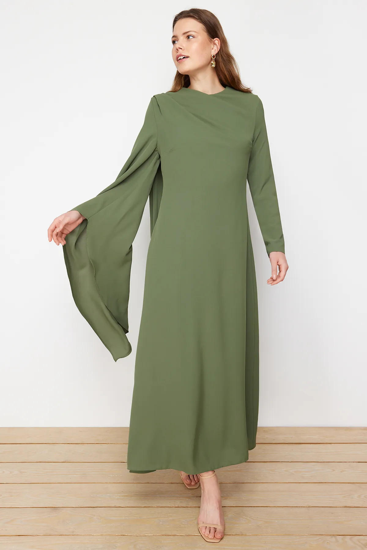 Trendyol Modest  Khakifarbenes Abendkleid mit Schalkragen TCTSS24DB00036